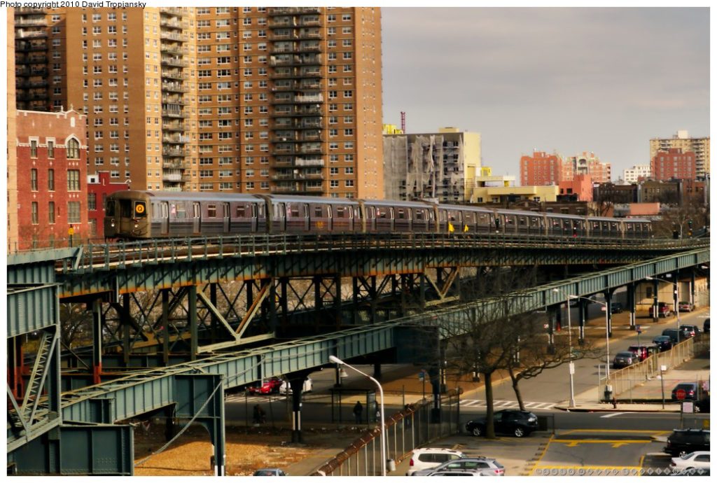 Q train approaching W 8 St station.  Photo by David Tropiansky via nycsubway.org