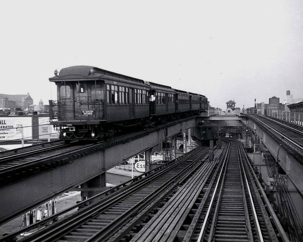 Two Myrtle Ave trains merge at Myrtle Ave, one coming from Manhattan and the other from downtown Brooklyn. Photo by Frank Pfuhler via nycsubway.org